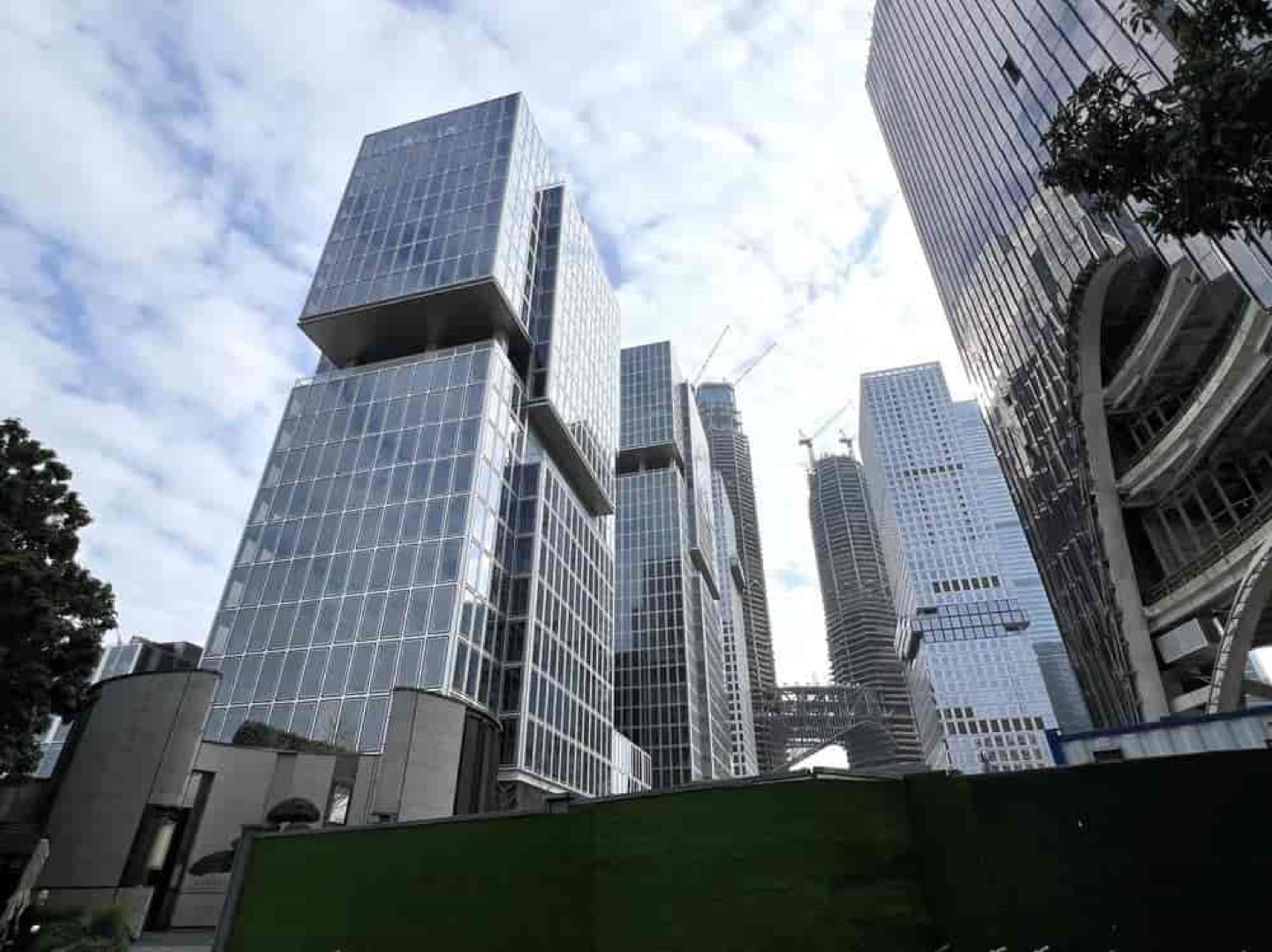 东方湾国际中心周边环境图