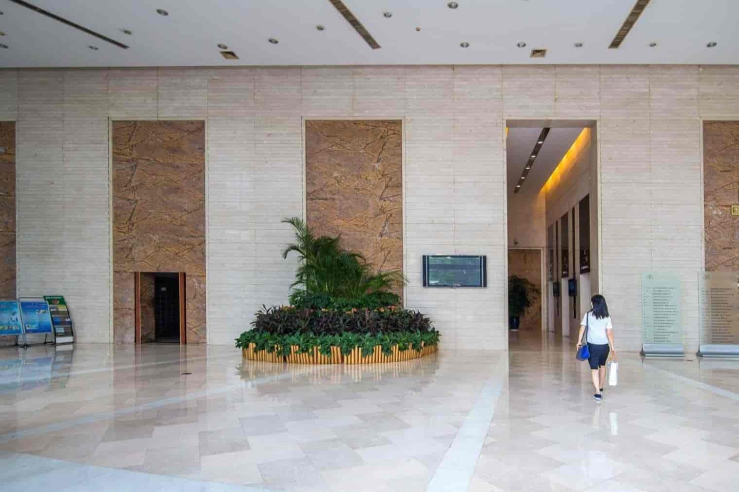 国际西岸商务大厦电梯厅图
